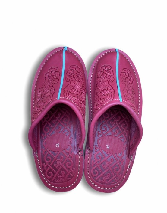 Zapatos caseros de estilo tradicional mongol.